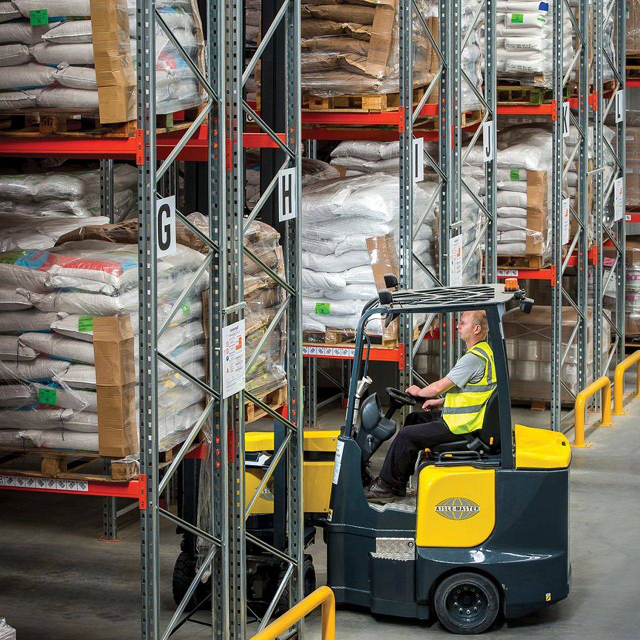 Aisle-Master - AC Electric Articulated Forklifts - Image 2
