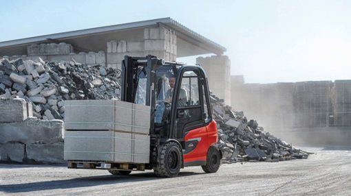 Linde - 1252 Series: E20-E35 Electric Forklifts - Image 2