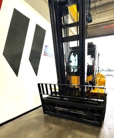 Caterpillar - DP70N - Image 3