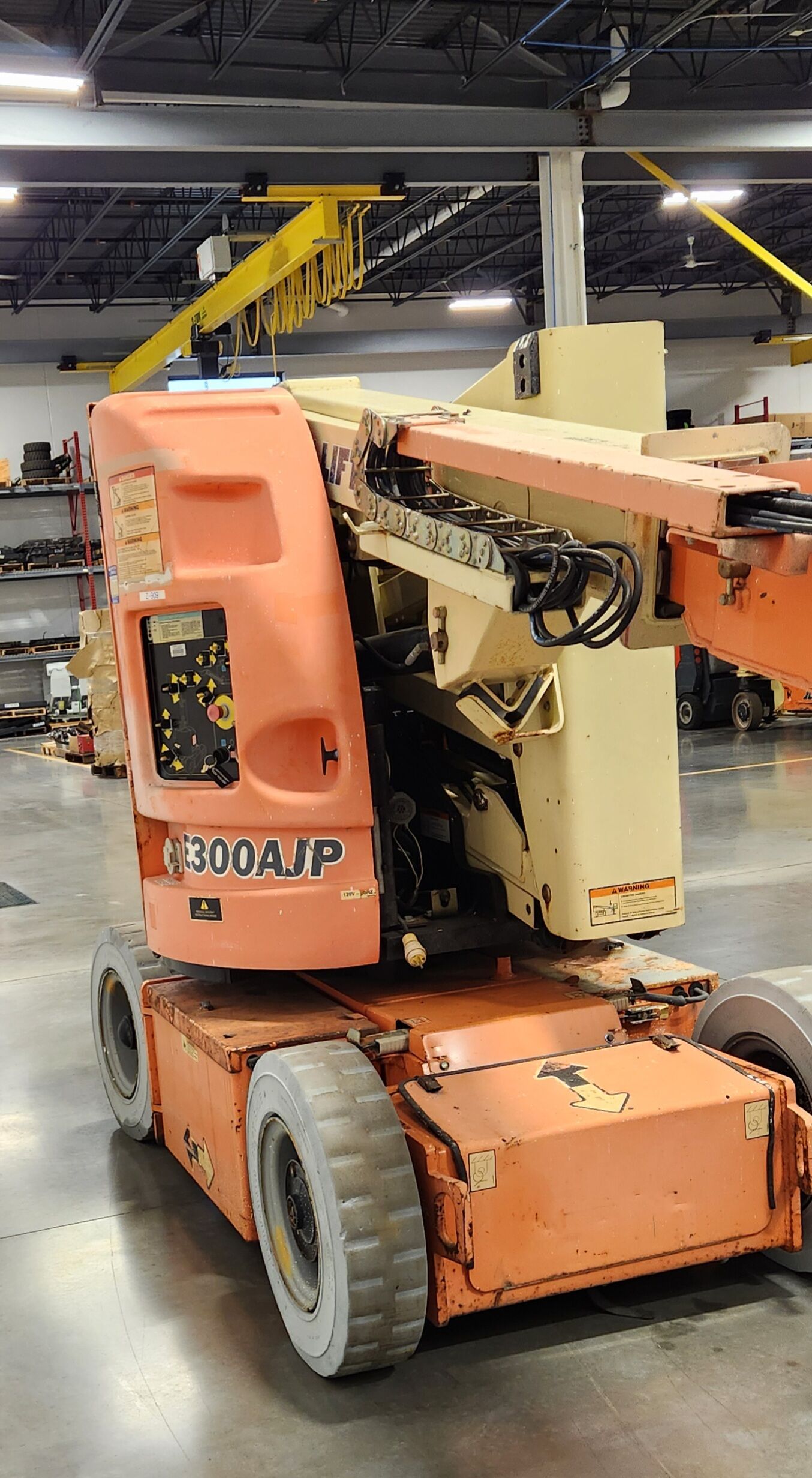 JLG - E300AJP - Image 4