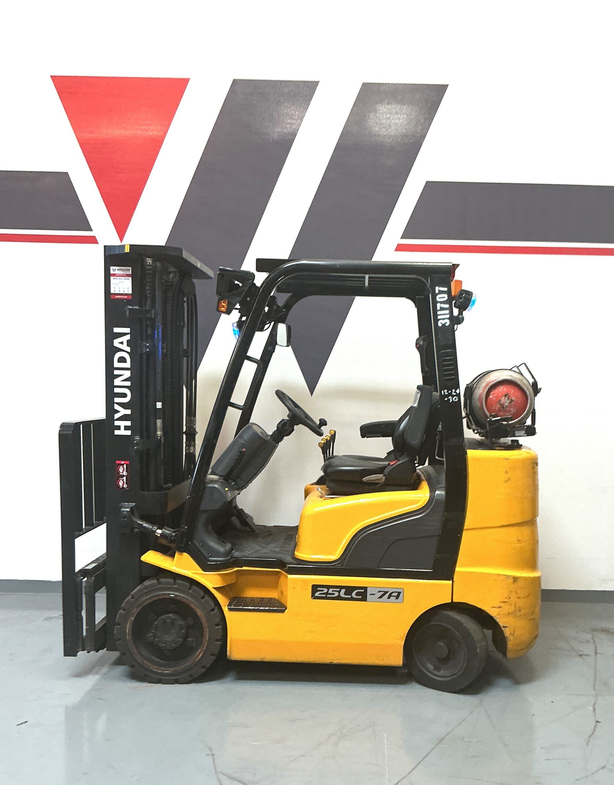 Hyundai - 25LC-7A