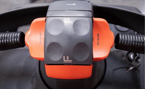 Linde - 1102 Series: ECR30 - ECR40 Electric Center Rider Pallet Trucks - Image 3