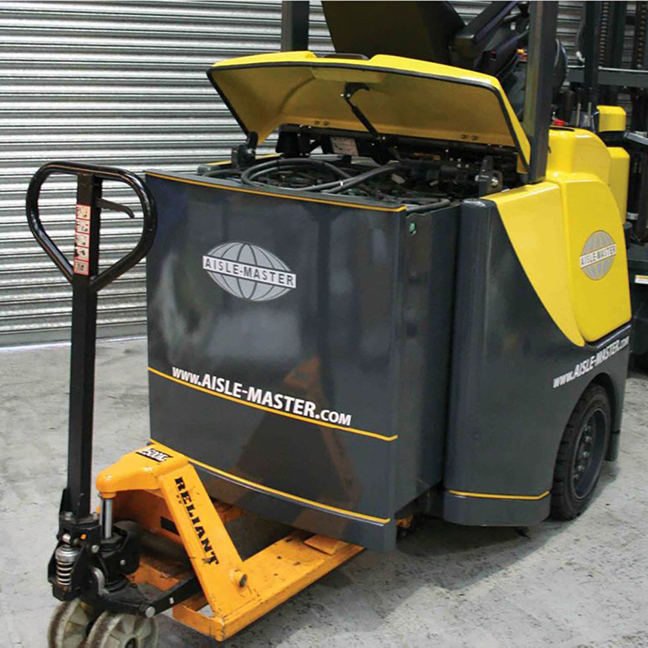 Aisle-Master - AC Electric Articulated Forklifts - Image 3
