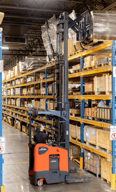 Linde - 1395 Series: R15SX - R22SX Pantograph Narrow Aisle Reach Trucks - Image 3
