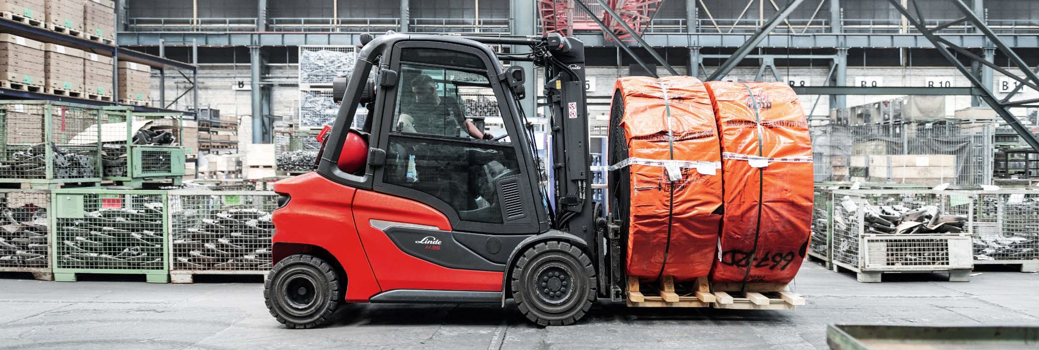 Linde - 1202 Series: H20 - H35 IC Pneumatic Tire Trucks - Image 2