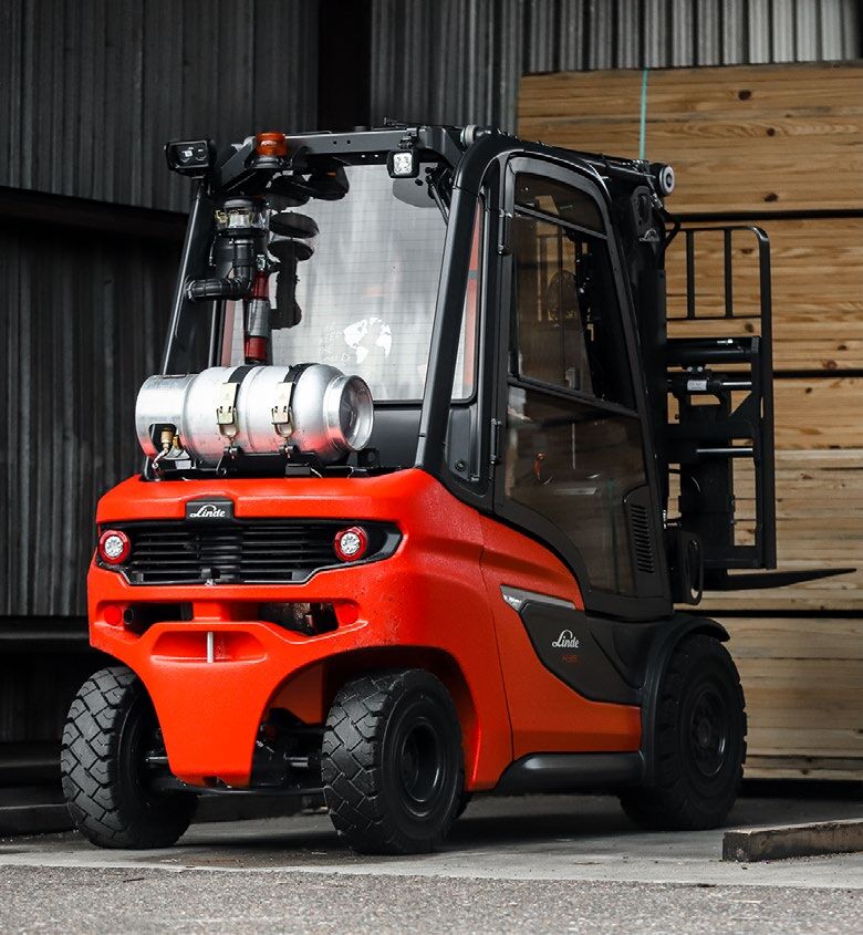 Linde - 1202 Series: H20 - H35 IC Pneumatic Tire Trucks - Image 3